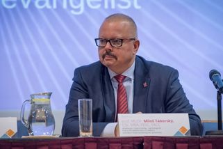 V ústecké nemocnici končí hlavní aktér aféry s defibrilátory - Seznam Zprávy